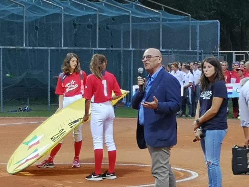 Sebastiano Callari, assessore regionale alla Funzione pubblica, semplificazione e sistemi informativi, porta i saluti del governatore Massimiliano Fedriga e di tutta l'Amministrazione regionale alla cerimonia di inaugurazione del Campionato europeo under 19 di softball.